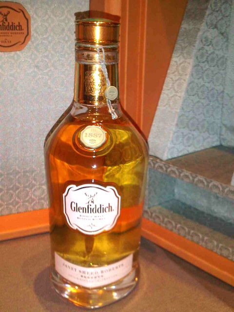 55 летний односолодовый виски Glenfiddich Janet Sheed Roberts Reserve 55 летний односолодовый виски Glenfiddich Janet Sheed Roberts Reserve